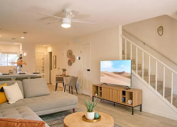 The Scott Getaway - Walkable To Old Town, Remodeled Space, Outdoor Pool! * Scottsdale