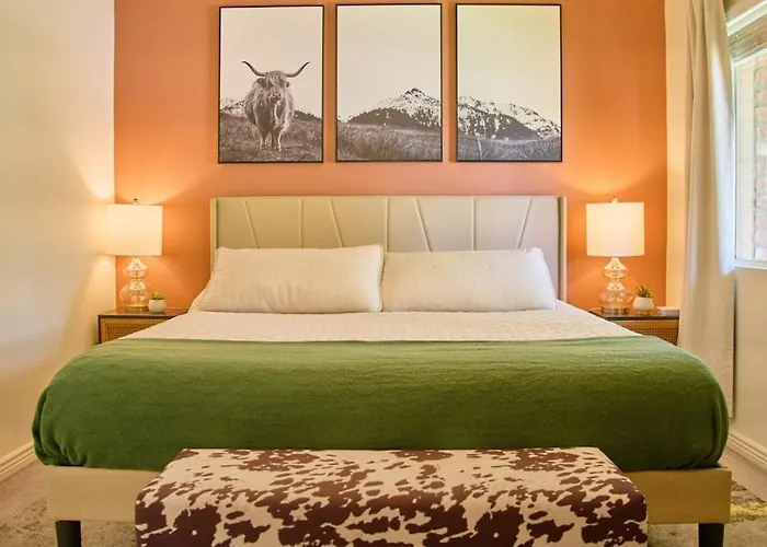 Apartment The Scott Getaway - Walkable To Old Town, Remodeled Space, Outdoor Pool! Scottsdale