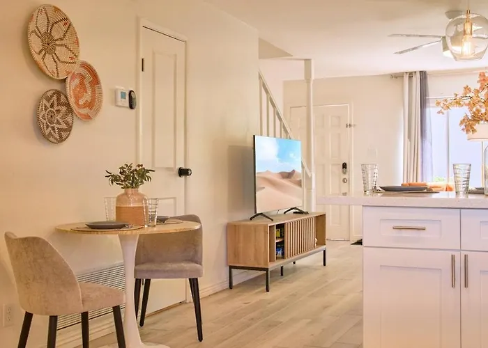 The Scott Getaway - Walkable To Old Town, Remodeled Space, Outdoor Pool! * Scottsdale