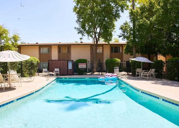 The Scott Getaway - Walkable To Old Town, Remodeled Space, Outdoor Pool! *