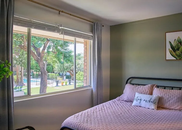 The Scott Getaway - Walkable To Old Town, Remodeled Space, Outdoor Pool! * Scottsdale
