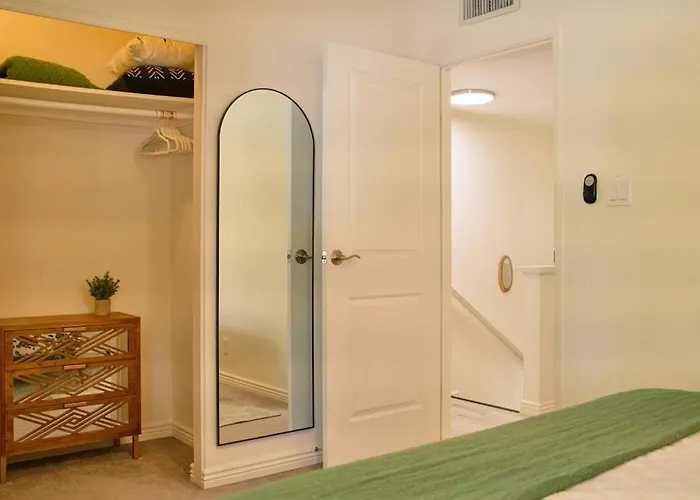The Scott Getaway - Walkable To Old Town, Remodeled Space, Outdoor Pool! * Scottsdale
