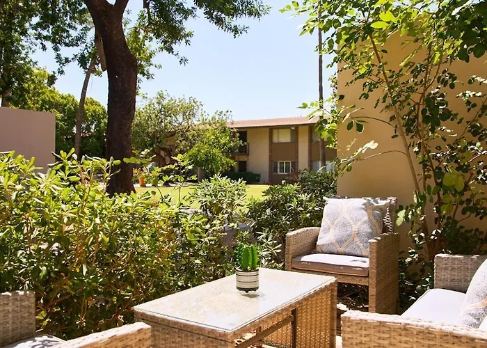 The Scott Getaway - Walkable To Old Town, Remodeled Space, Outdoor Pool!