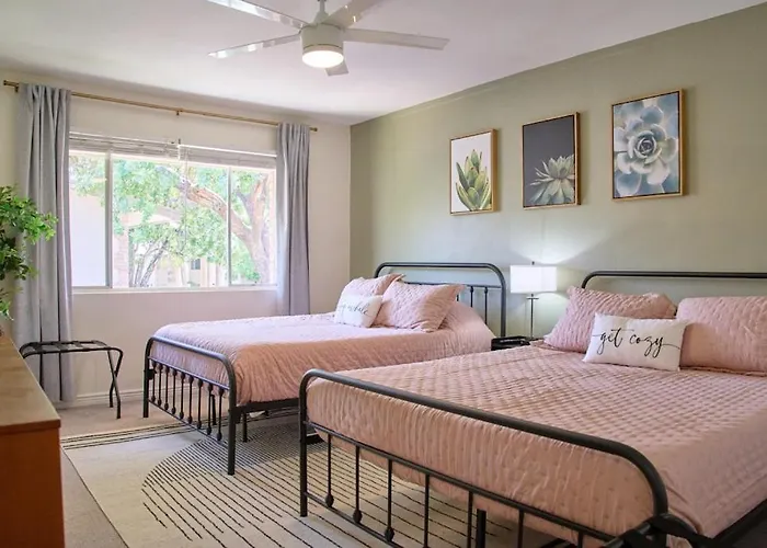 The Scott Getaway - Walkable To Old Town, Remodeled Space, Outdoor Pool! Apartment