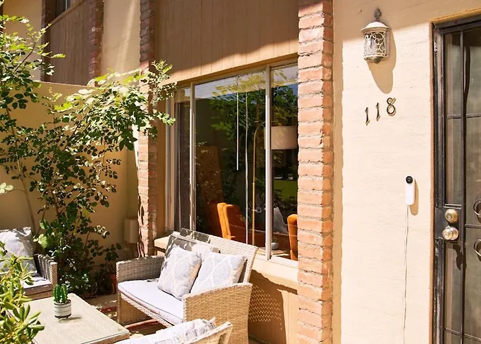 Apartment The Scott Getaway - Walkable To Old Town, Remodeled Space, Outdoor Pool! *